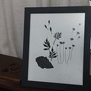 Quadro de flores prensadas. Floral, and Plant Design project by Priscila Camargo Reis - 06.23.2024