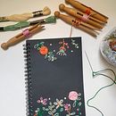 Mi proyecto del curso: Técnicas básicas de bordado: puntadas, composiciones y gamas cromáticas. Accessor, Design, Embroider, Color Theor, and Textile Design project by Beatriz Vega - 06.26.2024