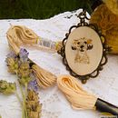 Mi proyecto del curso: Bordado en miniatura: crea joyas textiles . % Gloria Lorena Santos Aguilera tarafından hazırlanan Mücevher Tasarımı, Nakış, Ve Tekstil Tasarımı projesi - 06.26.2024