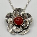 Sterling and 14k gold silver flower pendant Ein Projekt aus dem Bereich Schmuckdesign von Robin - 10.01.2023