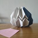 Luminária Lotus. Artesanato, Design e fabricação de móveis, Design de iluminação, Papercraft, Decoração de interiores, e DIY projeto de Camila Manosso - 30.06.2024