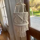 Mi proyecto del curso: Diseño de accesorios en macramé. Een project van Ontwerp van accessoires, Craft,  Interieurdecoratie, Textiel, Macramé y Textielontwerp van Nataly Mella Castro - 05.07.2024