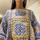Mi proyecto del curso: Grannies de crochet: haz tu propio suéter. Een project van  Modeontwerp, Textiel, DIY, Haken y Textielontwerp van Ines Chung - 07.07.2024