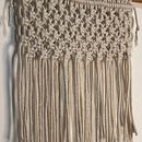 Mi proyecto del curso: Macramé: nudos básicos y complejos. Un proyecto de Diseño de complementos, Diseño de interiores, Decoración de interiores, Tejido, Macramé y Diseño textil de Kendri Jose Rojas Valero - 07.07.2024
