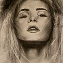 My project for course: Artistic Charcoal Portraiture: Creating Atmosphere. Un proyecto de Ilustración tradicional, Bellas Artes, Dibujo, Dibujo de Retrato, Dibujo realista y Dibujo artístico de sbtcamy - 23.07.2024