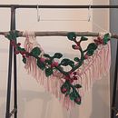 My project for course: 3D Macramé for Botanical Wall Hanging. Un proyecto de Artesanía, Interiorismo, Tejido, Macramé y Diseño textil de Debbie Ralph - 26.07.2024