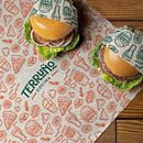Mi proyecto del curso: Dirección de arte y branding gastronómico (Terruño Cocina). Un proyecto de Diseño, Br, ing e Identidad y Diseño gráfico de Hernan Luque Aguayo - 30.01.2024