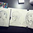 Il mio progetto del corso: Ritratto su blocco da disegno: esplora il volto umano. Een project van  Schetsen,  Tekening,  Portrettekening,  Artistieke tekening y Sketchbook van laeli_88 - 18.08.2024
