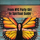 From NYC Party Girl to Spiritual Guide: A Journey of Self-Discovery. Een project van Marketing, Cop, writing, Stor, telling,  Contentmarketing y Communicatie van yesspiral - 18.08.2024