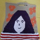 Borsa regalo. Accessor, Design, Pattern Design, Fiber Arts, DIY, Crochet, and Textile Design project by Giulia Perolfi - 08.20.2024
