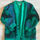 My project for course: Visible Mending: Colorful Knitwear Repair. Een project van  Modeontwerp, Borduurwerk, Naaiwerk, Textiel, Upc, cling, Weven y Textielontwerp van Sally de Witt - 22.08.2024