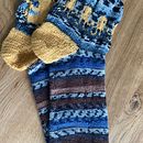 Mein Abschlussprojekt für den Kurs: Einführung in das Colorwork-Sockenstricken. Design de acessórios, Design de moda, Tecido, Tricô, e Design têxtil projeto de Antoinette Lühmann - 12.09.2024