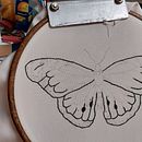 Mi proyecto del curso: Técnicas de bordado realista mariposa. Un proyecto de Bordado, Ilustración tradicional y Diseño textil de Alejandro Parra Gonzalez - 27.09.2024
