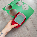 DIY business cards from repurposing cardboard and carton. Projekt z dziedziny Br, ing i ident, fikacja wizualna, Projektowanie graficzne, Papercraft i DIY użytkownika Christa van Nieuwenhoven - 30.09.2024