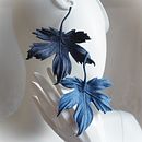 Denim Maple Leaf Brooches. Un proyecto de Diseño de moda, Fotografía, Artesanía, Diseño de jo, as y Diseño textil de Svetlana Faulkner - 06.10.2024