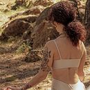"Raíces de Bienestar: Yoga en el Corazón del Bosque". Photograph, Fine-Art Photograph, Portrait Photograph, Photographic Lighting & Interior Photograph project by pemaita97 - 09.04.2024