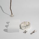 My project for course: Product Photography for Jewelry & Small Objects. Un proyecto de Fotografía publicitaria, Fotografía digital, e-commerce, Fotografía y Fotografía de producto de Donna Crantshaw - 24.11.2024