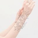 Mein Abschlussprojekt für den Kurs: Fine Line Tattoo mit Procreate. Digital Drawing, Drawing, and Tattoo Design project by ichigo__1 - 11.26.2024