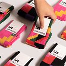 MALI X INFINITO. Un proyecto de Diseño gráfico, Diseño textil, Diseño y Packaging de Infinito Brand Consultants - 03.12.2024