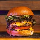 Bichi Burger . Een project van Productfotografie y Culinaire fotografie van Javier Hernández - 04.12.2024