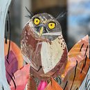 Art Gallery Window Display. Un proyecto de Collage de Leslie Rennolds - 05.12.2024
