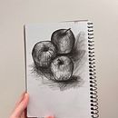 Still life study in Charcoal. Un projet de Dessin , et Beaux Arts de Lucy Gill - 17.12.2024