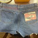 Short Intervenido. Un proyecto de Bordado, Costura, DIY, Upc, cling y Diseño textil de Silvana Lanchez - 29.12.2024