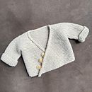 1er suéter para bebé recién nacido . Een project van  Modeontwerp, DIY, Textiel, Breien y Textielontwerp van Monserrat Ochoa - 06.01.2025