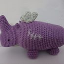Rinoceronte alado. Un projet de Artisanat, Conception de jouets, DIY, Art textile, Crochet, Amigurumi , et Design textile de Elena - 07.01.2025