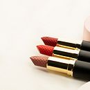 lipstick retouch. Un proyecto de Fotografía de producto, Fotografía publicitaria, Retoque fotográfico y Publicidad de Natalia Gutowska - 20.01.2025