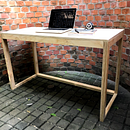 Puesto de trabajo en contrachapado. Un projet de Artisanat, Menuiserie, DIY, Design d'intérieur, Design , et Fabrication de mobilier de Diego Betancourth - 21.01.2025