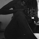 Self portrait with Rolleiflex: opening a path. Un proyecto de Fotografía analógica, Fotografía artística, Fotografía y Autorretrato Fotográfico de vera.ffca - 11.02.2025
