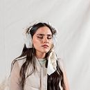 La música y el amor a la belleza. Music, Audiovisual Production, Makeup, Photograph, Br, ing, Identit, Communication, Creativit, Writing, Portrait Photograph, Editorial Design, and Creative Writing project by Sandra Jimenez - 02.19.2025
