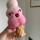 icecream copy . Artesanato, Design de brinquedos, Design de personagens, Tecido, Feltragem com agulha, e Design têxtil projeto de stephaniekoning - 22.02.2025