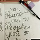 Lettering Sketch. Criatividade, Desenho, H, Lettering, Lettering, Sketchbook, e Esboçado projeto de Priih Requena - 03.03.2025