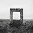 Homenaje visual al libro de poemas "Un hombre nada" de Ernesto Frattarola. Een project van Fotografie, Digitale fotografie, Kunstmatige Intelligentie y Artistieke fotografie van Laura Garcia i Tejero - 04.03.2025