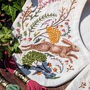 Collier de lièvre brodé. Un projet de Broderie , et Couture de bethaneekay11 - 21.03.2025