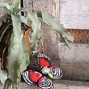 Mariposa / Érase una vez un florero. Un progetto di Ricamo, Design di gioielli e Textile Design di Angelica Mariana Mejia Mendez - 26.03.2025