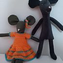 Ratones grises. Un projet de Artisanat, Conception de personnages, Confection de patrons et vêtements, Couture , et Conception de jouets de Elena - 31.03.2025