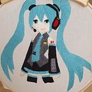Hatsune Miku. Un proyecto de Bordado, Ilustración tradicional y Diseño textil de Micaela Broeckaert - 03.04.2025