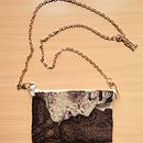 The Kiss bead embroideried bag Ein Projekt aus dem Bereich Stickerei, Bildende Künste, Textildesign, Mode-Illustration und Erweiterungsentwicklung von Lívia Barbara Puskás - 07.04.2025