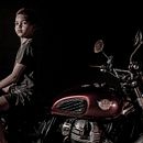 Luz de libertad. Un proyecto de Fotografía, Fotografía de estudio, Fotografía de retrato, Iluminación fotográfica y Fotografía en interiores de Rainiel Estevez - 09.04.2025