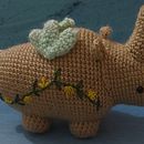 Hipo el amigurumi que quiere volar. Artesanato, Design de brinquedos, DIY, Tecido, Crochê, Amigurumi, e Design têxtil projeto de stephaniedelacerda - 15.04.2025
