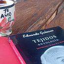 Caminar, conversar y tomar café . Een project van Digitale illustratie van tecnologia_5 - 17.04.2025