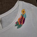 Parche Freestyle. Un proyecto de Diseño de complementos, Ilustración botánica, Bordado y Diseño textil de Mariana Sánchez Rico - 18.04.2025