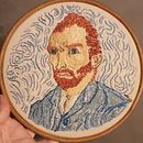 Geborduurde penseelstreken - Zelfportret in lijnen. Een project van Borduurwerk, Craft y  Creativiteit van Natacha Mattos - 19.04.2025