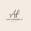 Nuevo estudio de maquillaje . Fine Arts, and Makeup project by alba_peraltaestrella06 - 04.21.2025