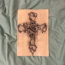 cruz. Een project van  Tatoeageontwerp van Gustavo Vargas - 22.04.2025