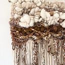 To Free Ourselves of Attachments. Un proyecto de Telar, Tejido, Artesanía y Diseño textil de amanda flourie - 28.04.2025