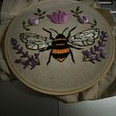 Abejita pequeñita. Projekt z dziedziny Projektowanie dodatków, Projektowanie ubrań,  Haft, Teoria barw, Wzornictwo tekst i liów użytkownika arantza_ae_rivas - 06.05.2025